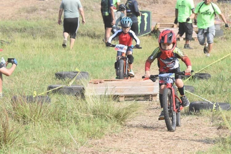 Exitosa rodada “Short Track de Bravo” en Medellín; participaron 160 ciclistas