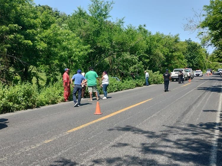 Petrolero fallece de un infarto en carretera a Papantla