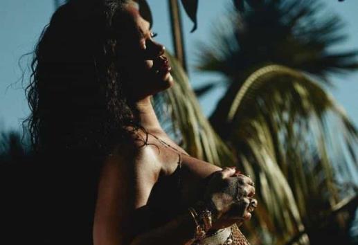 Rihanna recuerda en redes sociales su primer embarazo