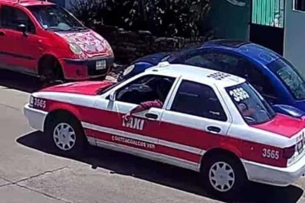 ¡Aguas! Estarían asaltando a mano armada en taxi de Coatzacoalcos