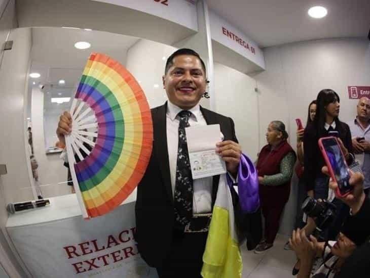 SRE expide primer pasaporte no binario a magistrade de Aguascalientes