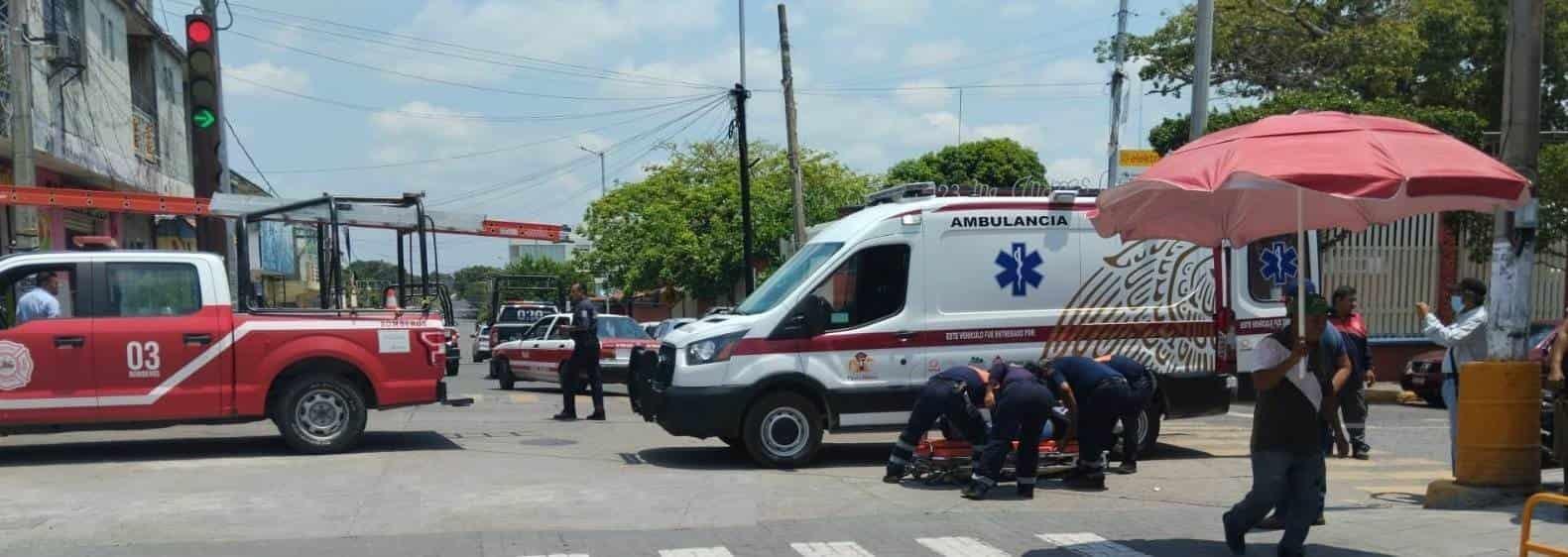 Motociclista pierde el control y derrapa en calles de Tierra Blanca