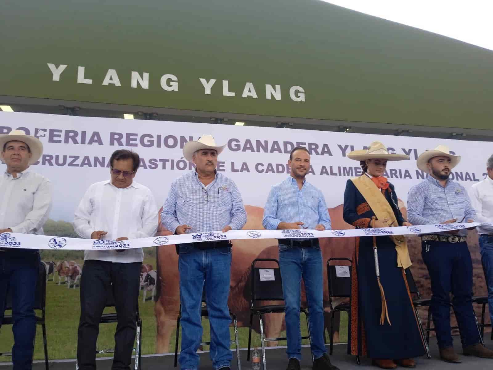 Inauguran la Feria Ganadera Ylang Ylang; fiesta reúne a alcaldes de toda la región