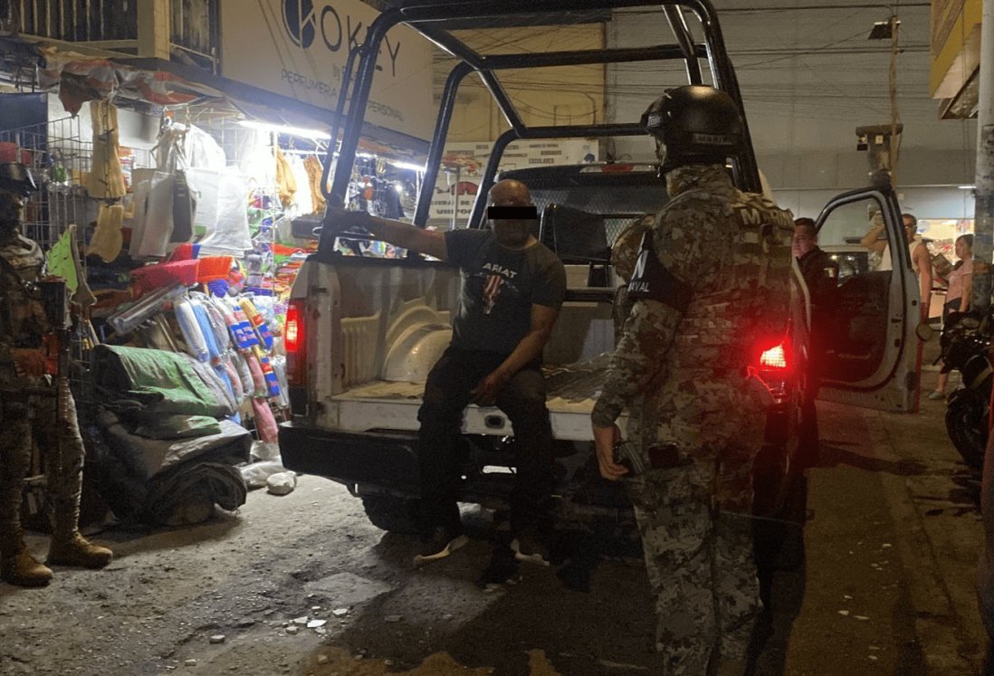 Casi lo linchan por presuntamente grabar a niños en zona de mercados de Veracruz