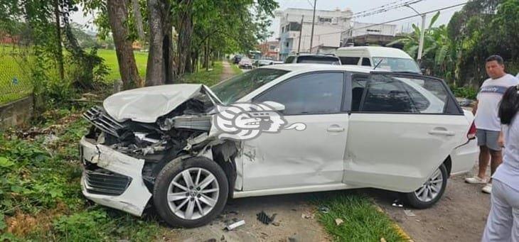 Camioneta causa carambola de 4 autos en Martínez