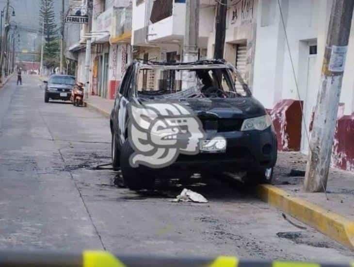 Mujer le prende fuego a camioneta de su pareja en Mendoza