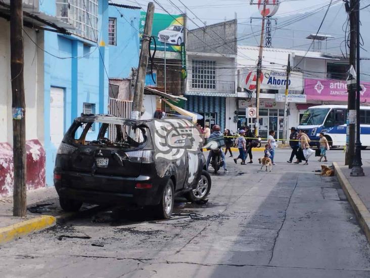 Pelea de pareja termina con camioneta quemada en Mendoza