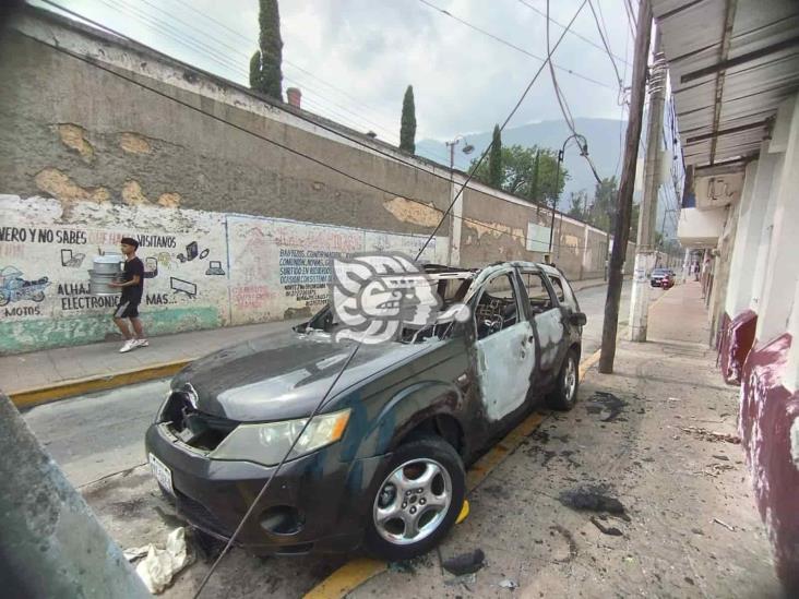 Pelea de pareja termina con camioneta quemada en Mendoza