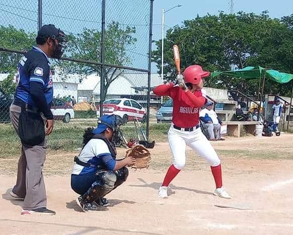 Abren semifinales en el softbol femenil de Mina