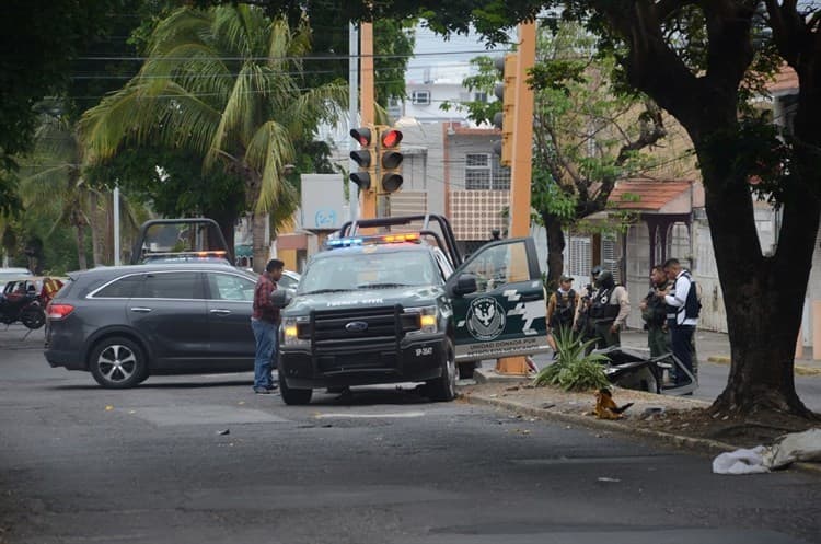 Fuerte accidente entre patrulla de la Fuerza Civil y camioneta en Boca del Río (+Video)