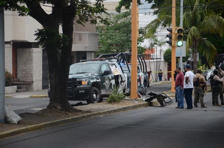 Fuerte accidente entre patrulla de la Fuerza Civil y camioneta en Boca del Río (+Video)