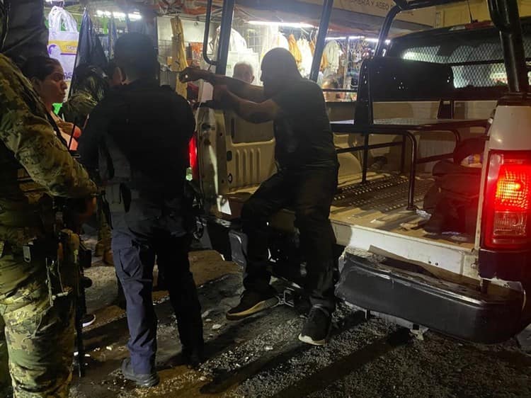 Casi lo linchan por presuntamente grabar a niños en zona de mercados de Veracruz
