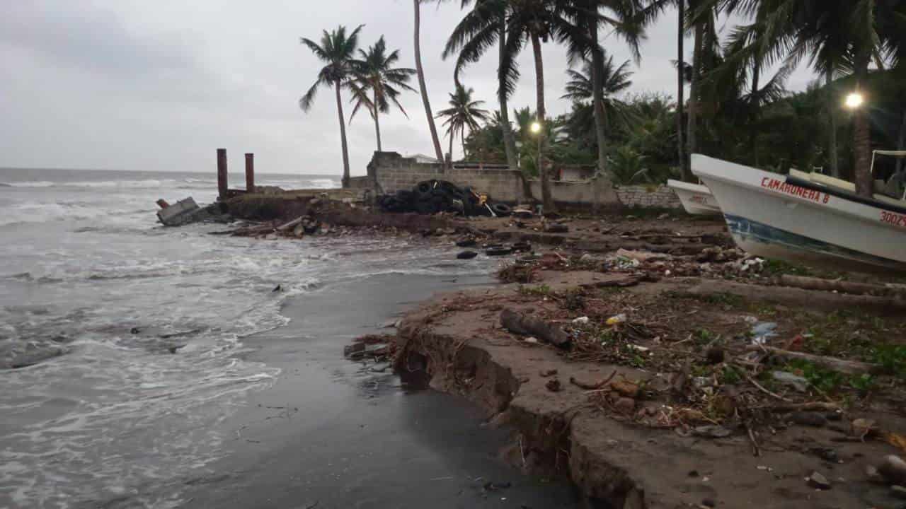 Alertan que mar se come playa y casas en Alvarado, ¡Ya perdió 100 metros la costa! 