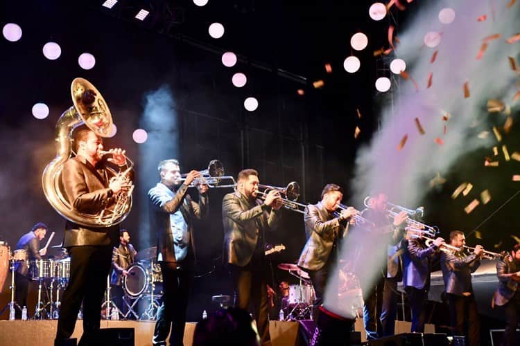 Banda MS hace vibrar al Beto Ávila en Boca del Río