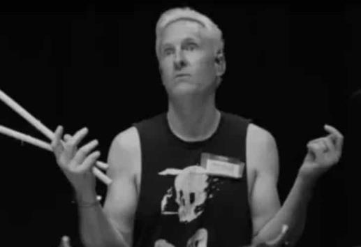 Josh Freese debuta como baterista de Foo Fighters en Preparing music for concerts