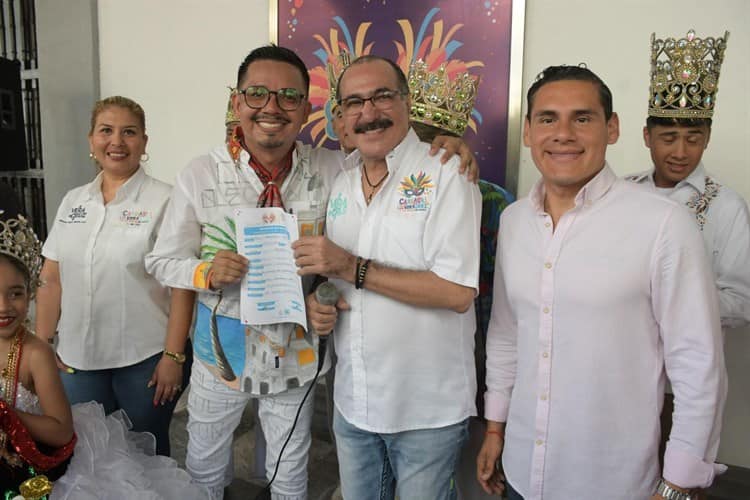 Felipe Campos quiere representar la algarabía del Carnaval