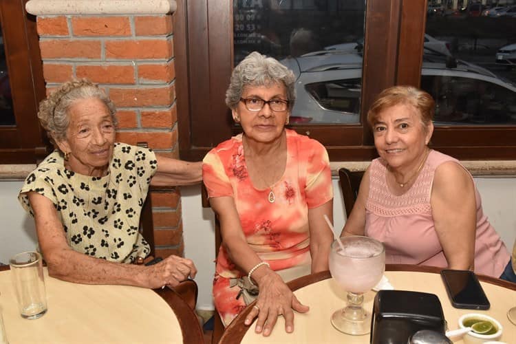 Madrecitas de la Casa Enlace Club Virginia fueron celebradas en su día