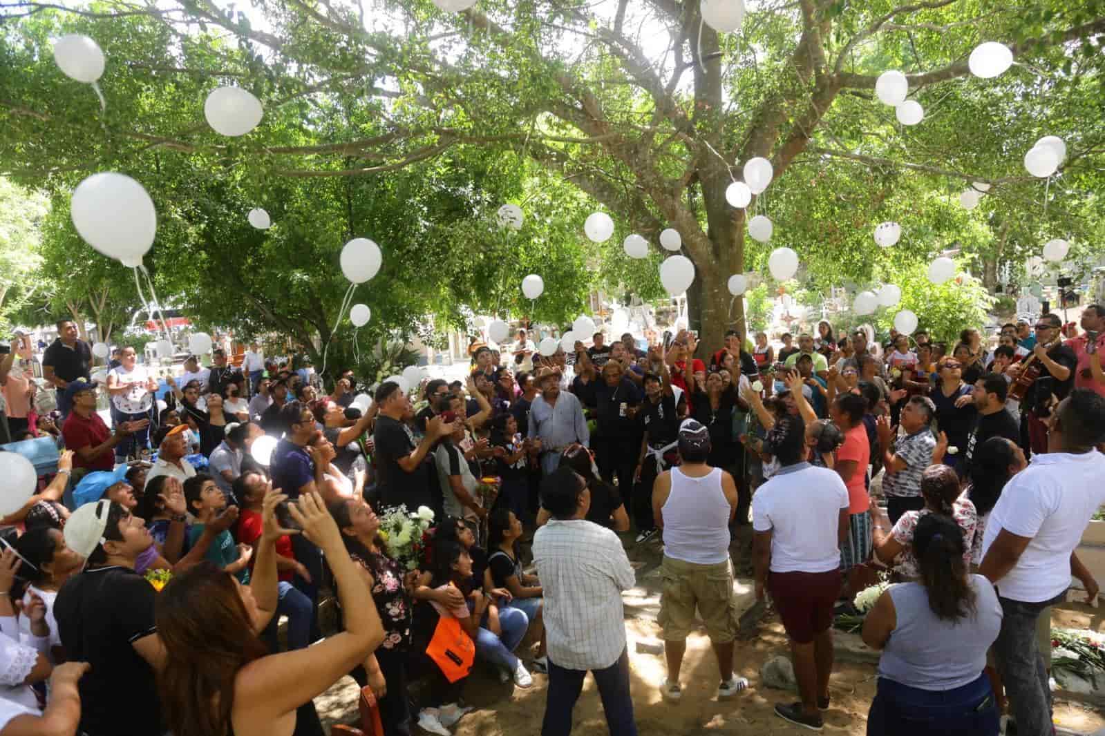 Despiden a El Teco Villalobos, comediante asesinado en el sur de Veracruz