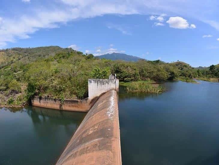 Se buscarán acuerdos para potencializar presa Yurivia ante desabasto de agua en el Sur de Veracruz: AMLO