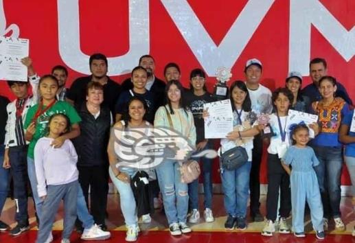Alumnos de Coatzacoalcos clasifican a fase internacional de Infomatrix