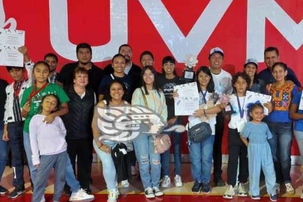 Alumnos de Coatzacoalcos clasifican a fase internacional de Infomatrix