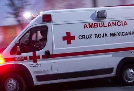 Auto choca contra camión en la autopista Veracruz-Cardel