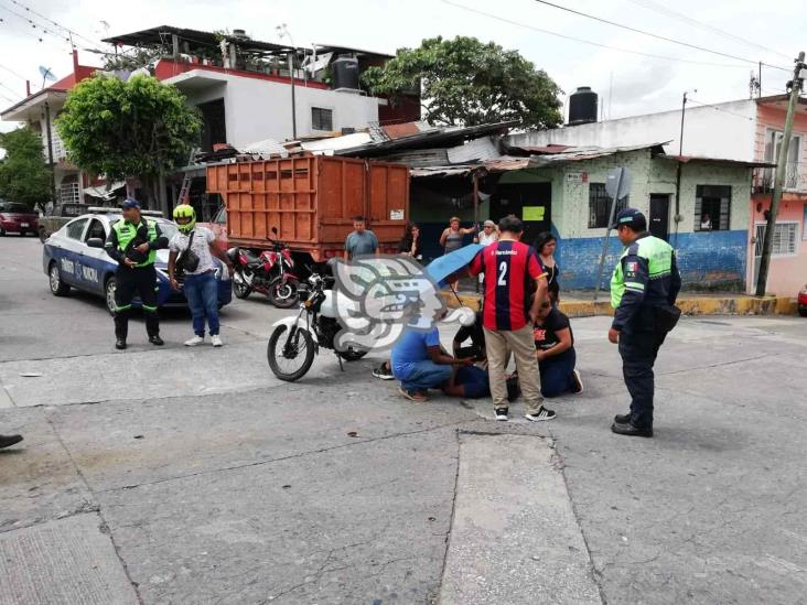 Camioneta choca a motociclista en Córdoba