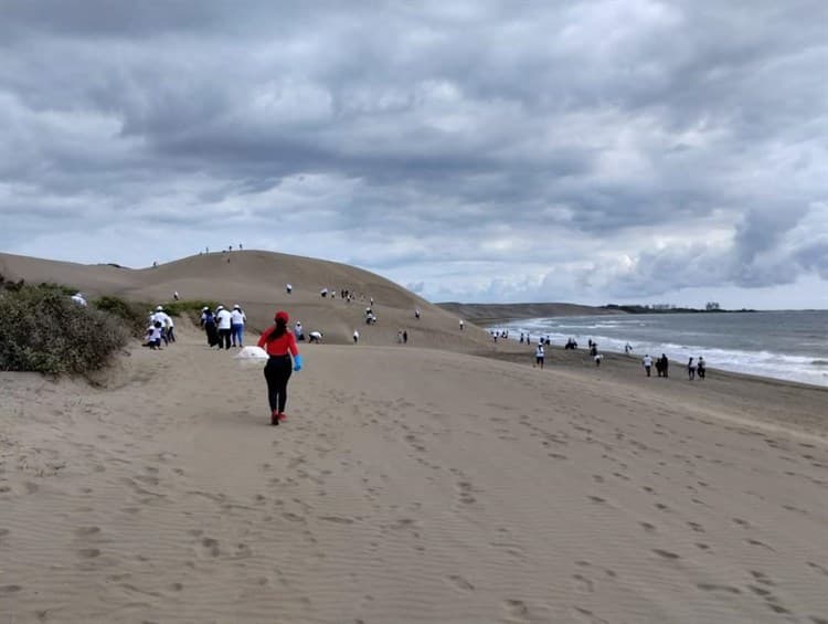 Realizan Jornada de Limpieza en Dunas de Chachalacas