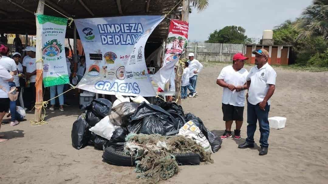 Realizan Jornada de Limpieza en Dunas de Chachalacas