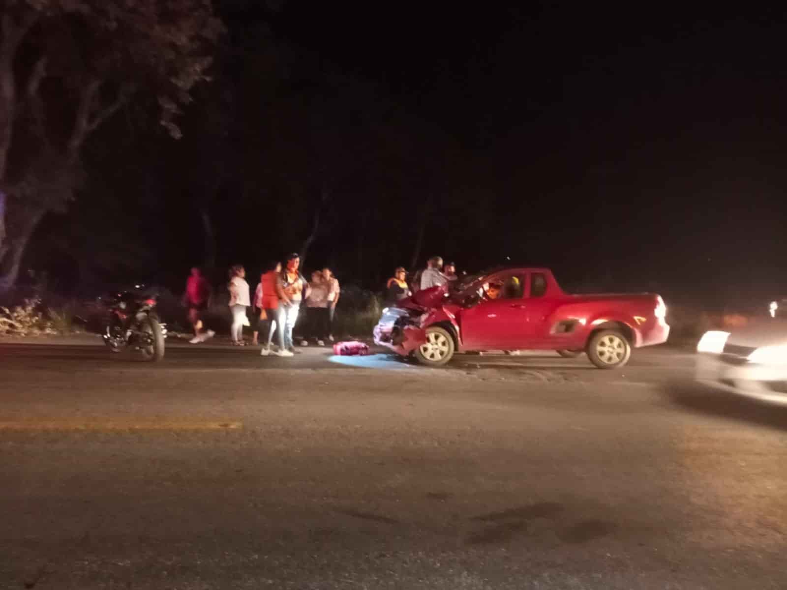 Camioneta choca contra una vaca en Tierra Blanca