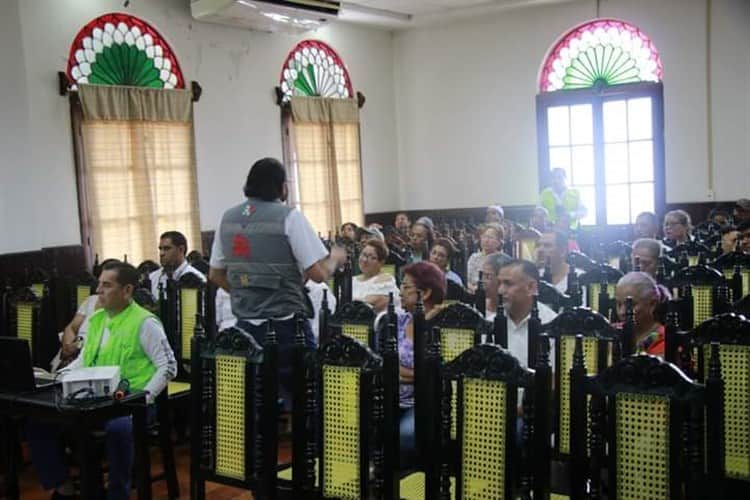 Capacitan a cocineros que prepararán el Arroz a la Tumbada en Alvarado