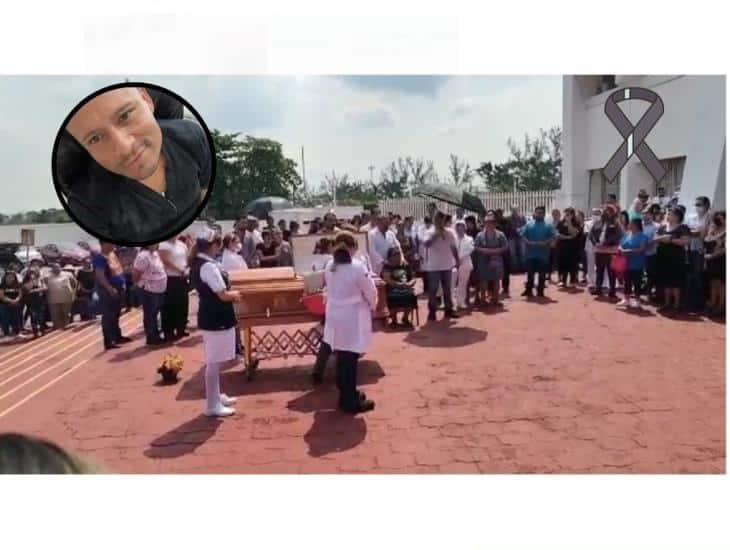 Entre aplausos y lágrimas despiden al médico Edgar Contreras 