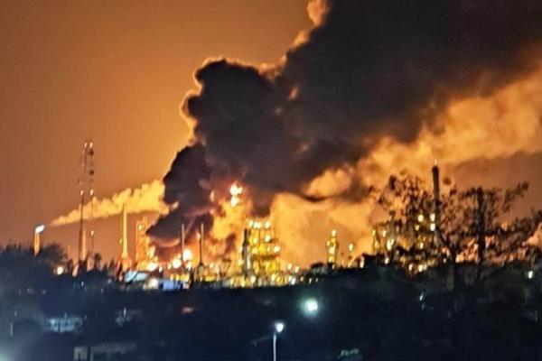 ¡Trasciende 4 lesionados! controlan fuego en la Refinería de Minatitlán  (+Video)