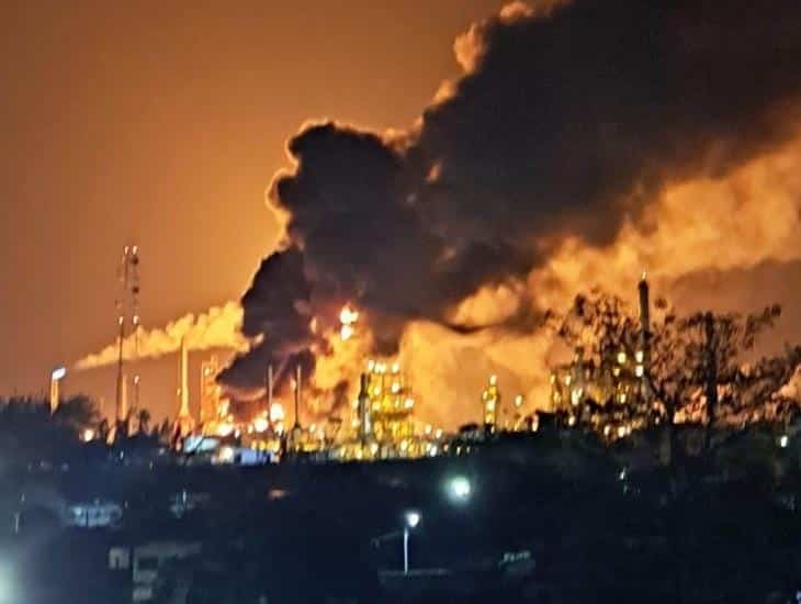 Se registra fuerte incendio en la refinería Lázaro Cárdenas en Minatitlán (+Video)