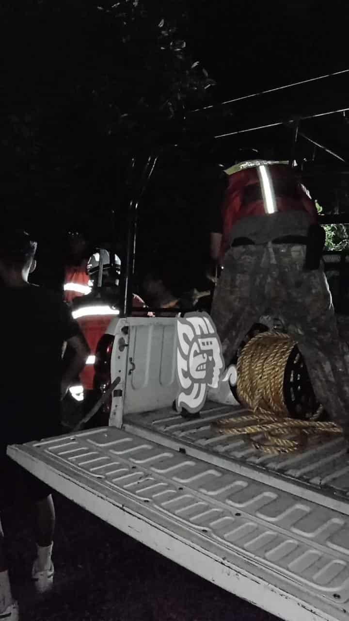 Rescatan a senderista con vida de la Barranca del Metlác, Ixtaczoquitlán