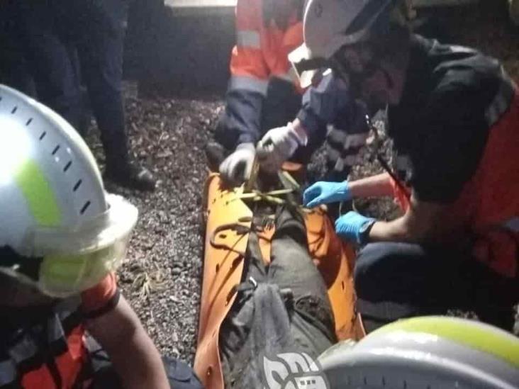 Rescatan a senderista con vida de la Barranca del Metlác, Ixtaczoquitlán