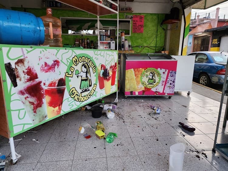 Vandalizan una Michoacana en Tlacopayan; agreden a dueño y empleada