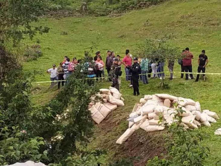 Vuelca tráiler cargado de leche en polvo en el libramiento Xalapa – Perote