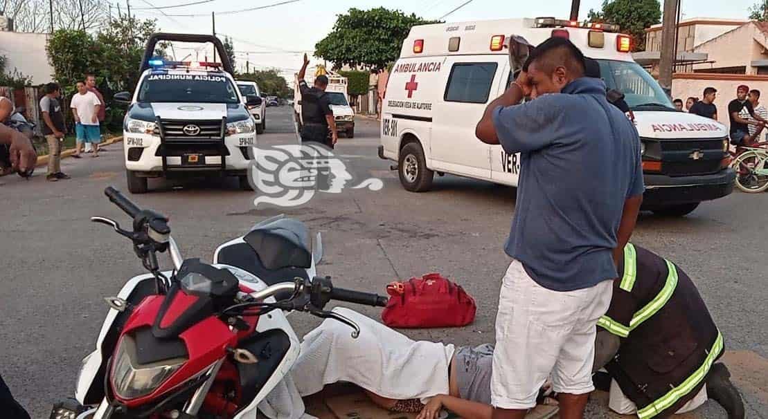 Motociclistas chocan en Vega de Alatorre