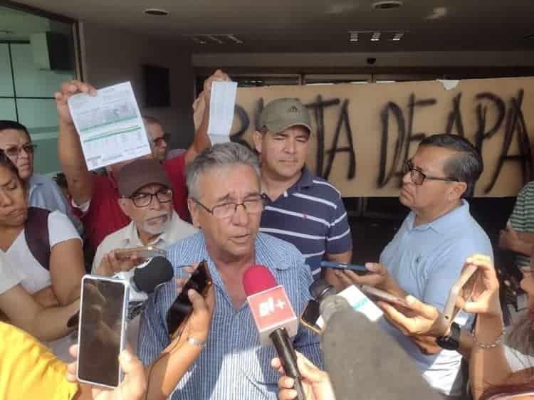 Vecinos exigen reparación de transformador; bloquean oficinas de CFE Veracruz