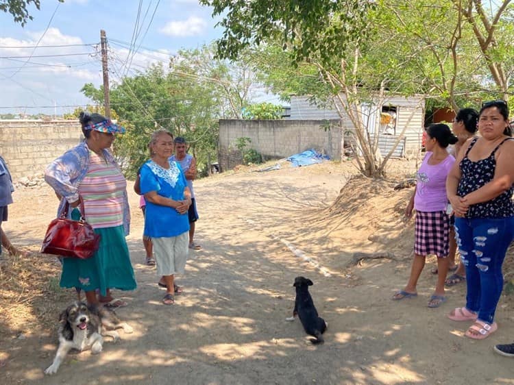 Pagan caro el servicio de agua y apenas les llega un chorrito y ¡con gusanos! (+Video)