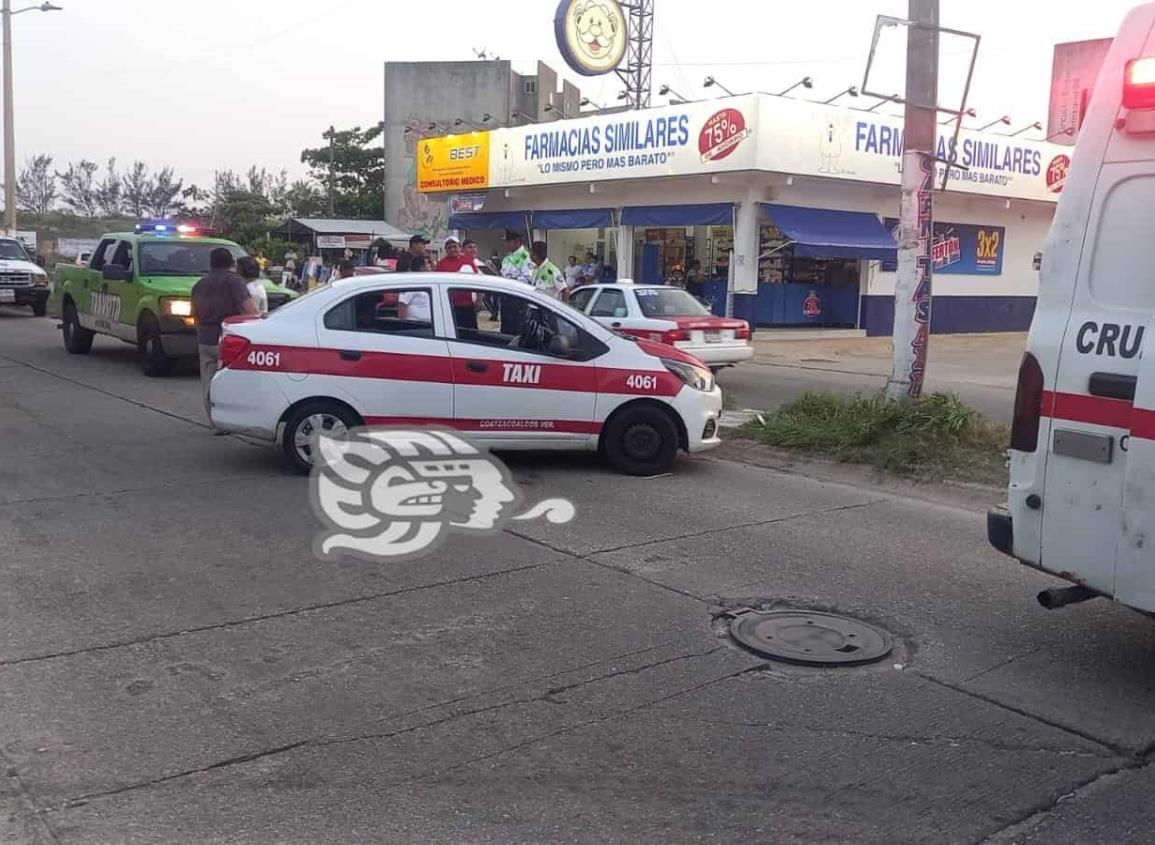 Se accidenta taxista tras resistirse a asalto en Coatzacoalcos