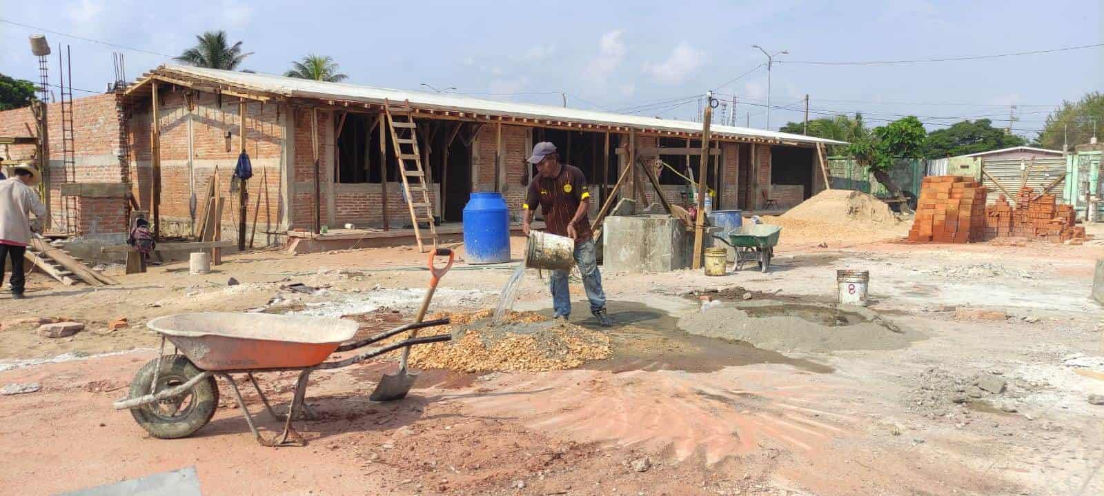 Después de 20 días reinicia construcción de primaria en villa Allende