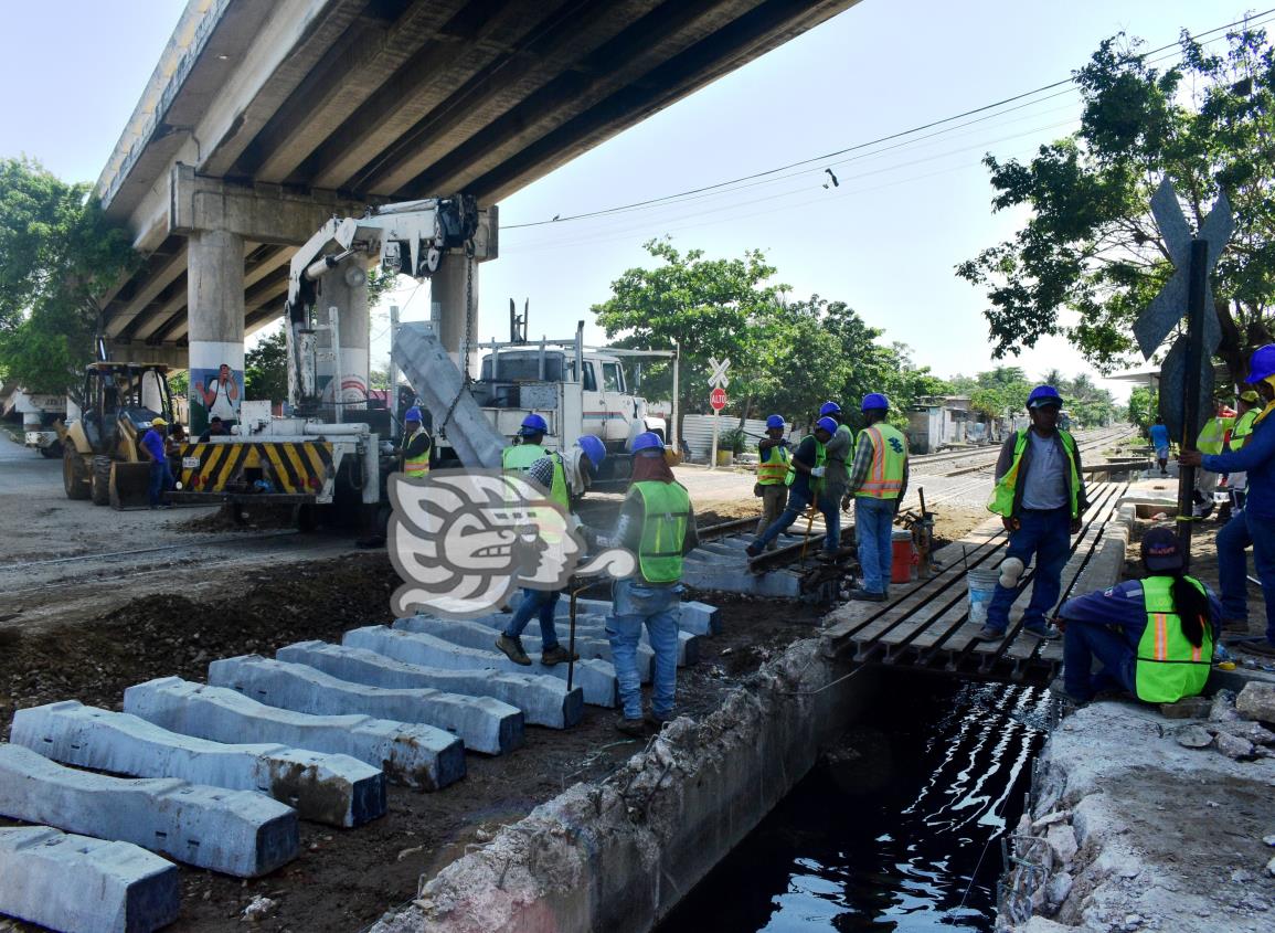 Evitan que vuelva a llegar agua a zonas de vías en Coatzacoalcos