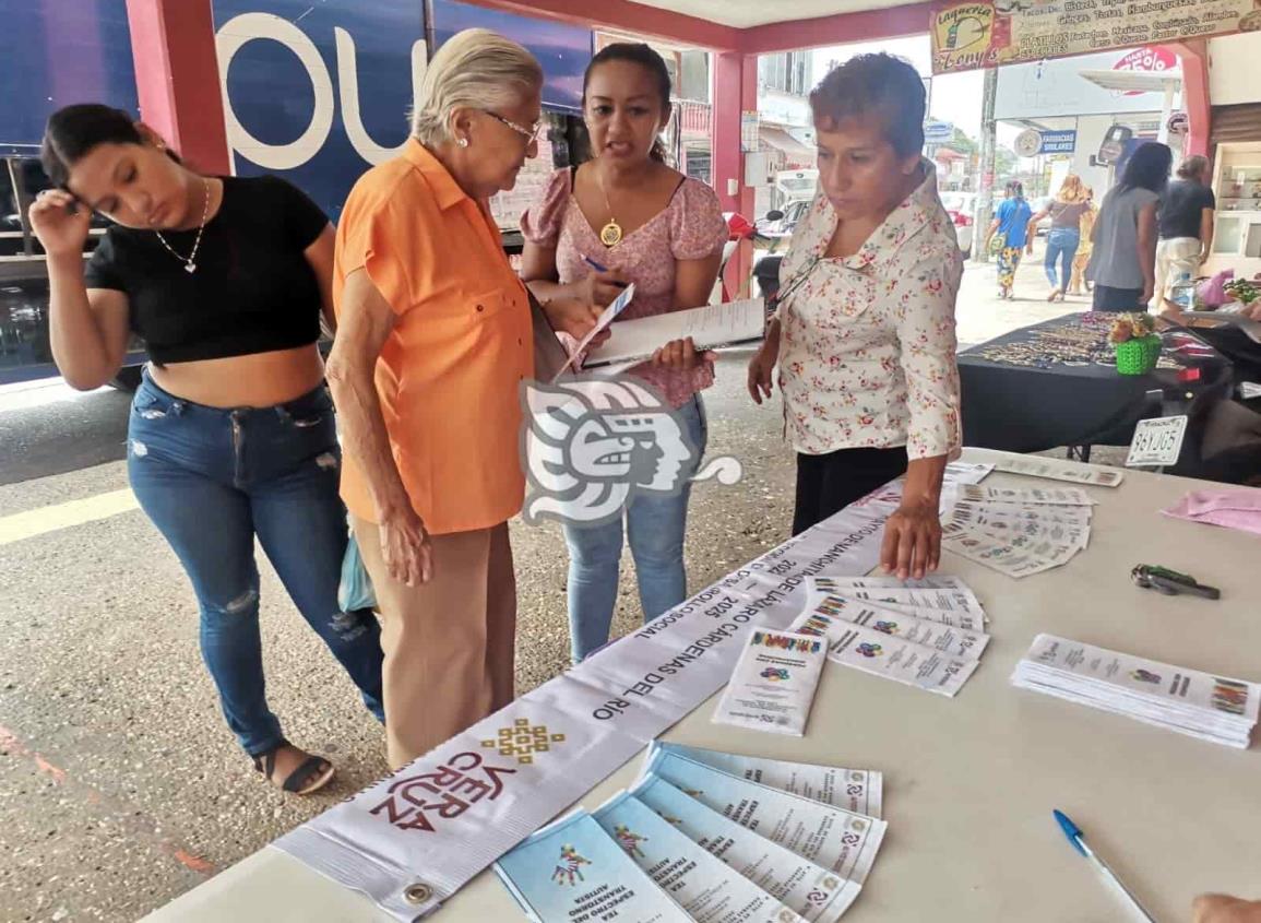 Asisten nanchitecos a jornada de atención a personas con discapacidad