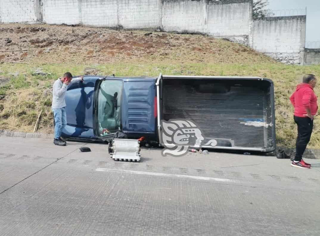 Volcadura de camioneta en Fortín genera movilización policial en la zona centro de Veracruz