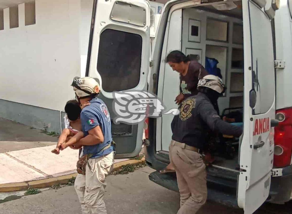 Madre e hija graves tras choque en zona rural de Acayucan