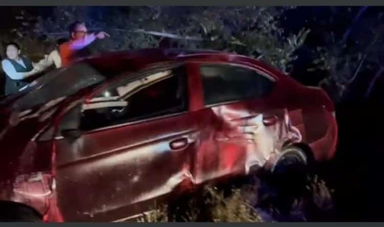 Tráiler impacta a dos automóviles en libramiento San Pancho en La Antigua