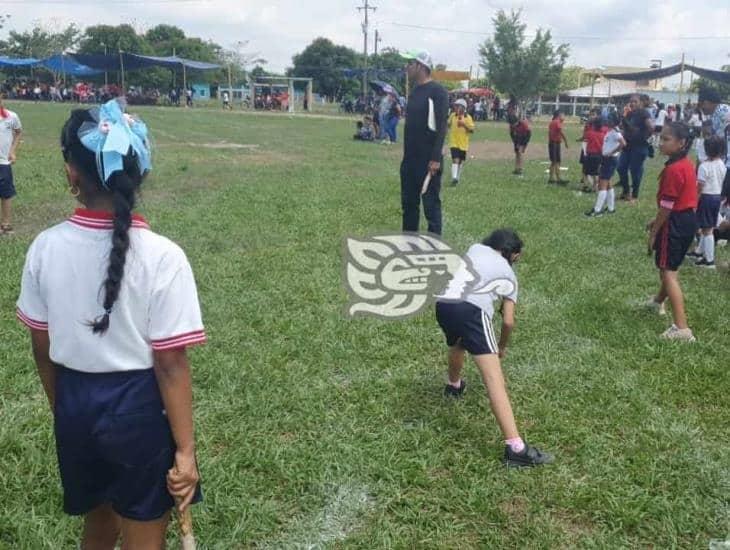 Participaron estudiantes en encuentro deportivo interescolar