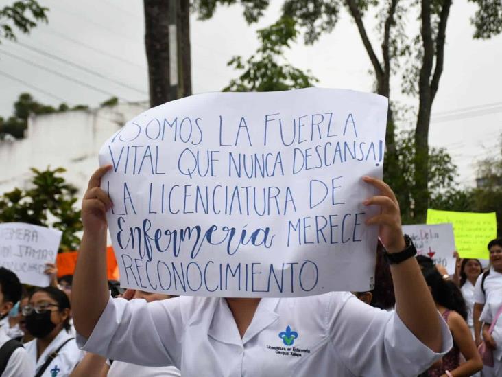 Personal de Salud bloquea centro de Xalapa en protesta (+video)